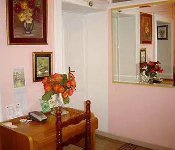 Soggiorno Emanuela Рим Хостел